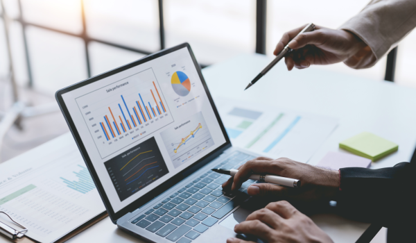 businesspeople-analyzing-2023-11-27-05-15-32 Urh. AmnajKhetsamtip web businesspeople-analyzing-2023-11-27-05-15-32 Urh. AmnajKhetsamtip web